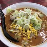 ドライブインどさん子 - 辛味噌ラーメン(¥800)+大盛(¥100)