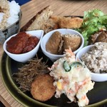 カメイノ食堂 - お惣菜 と デザートのセット ご飯大盛