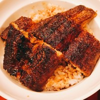 うなぎ和食 しら河 名駅店 - 上うな丼は切り身が四切れ