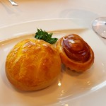 Lung King Heen - 叉焼饅、鮑のパイ包み