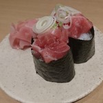 大衆すし酒場 カドハチ - 天然マグロのトロ軍艦