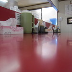 南京ラーメン 黒門 - 汁痕ひとつない、綺麗なカウンター