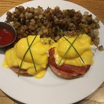 BLU JAM CAFE - ブルージャム・ベネディクト 　ハム＆ベーコン