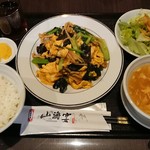 山海宴 - 豚肉とキクラゲの玉子炒め定食　￥800-