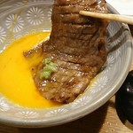 和牛 まつした - ●おまかせコース 8,500円(前菜・和牛ﾚｽﾃｰｷ・上塩ﾀﾝ・ﾈｷﾞ塩ﾀﾝｶﾙﾋﾞ・ｽﾃｰｷｶｯﾄ・焼しゃぶ・焼すき・ﾀﾚ焼・味噌焼比べ・和牛寿司)＋追加単品 ホルモン盛合せ 500円x4=10,500円 2019年02月