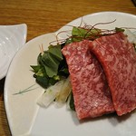 和牛 まつした - ●おまかせコース 8,500円(前菜・和牛ﾚｽﾃｰｷ・上塩ﾀﾝ・ﾈｷﾞ塩ﾀﾝｶﾙﾋﾞ・ｽﾃｰｷｶｯﾄ・焼しゃぶ・焼すき・ﾀﾚ焼・味噌焼比べ・和牛寿司)＋追加単品 ホルモン盛合せ 500円x4=10,500円 2019年02月
