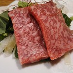 和牛 まつした - ●おまかせコース 8,500円(前菜・和牛ﾚｽﾃｰｷ・上塩ﾀﾝ・ﾈｷﾞ塩ﾀﾝｶﾙﾋﾞ・ｽﾃｰｷｶｯﾄ・焼しゃぶ・焼すき・ﾀﾚ焼・味噌焼比べ・和牛寿司)＋追加単品 ホルモン盛合せ 500円x4=10,500円 2019年02月