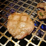 和牛 まつした - ●おまかせコース 8,500円(前菜・和牛ﾚｽﾃｰｷ・上塩ﾀﾝ・ﾈｷﾞ塩ﾀﾝｶﾙﾋﾞ・ｽﾃｰｷｶｯﾄ・焼しゃぶ・焼すき・ﾀﾚ焼・味噌焼比べ・和牛寿司)＋追加単品 ホルモン盛合せ 500円x4=10,500円 2019年02月