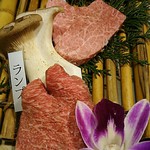 和牛 まつした - ●おまかせコース 8,500円(前菜・和牛ﾚｽﾃｰｷ・上塩ﾀﾝ・ﾈｷﾞ塩ﾀﾝｶﾙﾋﾞ・ｽﾃｰｷｶｯﾄ・焼しゃぶ・焼すき・ﾀﾚ焼・味噌焼比べ・和牛寿司)＋追加単品 ホルモン盛合せ 500円x4=10,500円 2019年02月