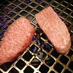 和牛 まつした - ●おまかせコース 8,500円(前菜・和牛ﾚｽﾃｰｷ・上塩ﾀﾝ・ﾈｷﾞ塩ﾀﾝｶﾙﾋﾞ・ｽﾃｰｷｶｯﾄ・焼しゃぶ・焼すき・ﾀﾚ焼・味噌焼比べ・和牛寿司)＋追加単品 ホルモン盛合せ 500円x4=10,500円 2019年02月