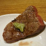 和牛 まつした - ●おまかせコース 8,500円(前菜・和牛ﾚｽﾃｰｷ・上塩ﾀﾝ・ﾈｷﾞ塩ﾀﾝｶﾙﾋﾞ・ｽﾃｰｷｶｯﾄ・焼しゃぶ・焼すき・ﾀﾚ焼・味噌焼比べ・和牛寿司)＋追加単品 ホルモン盛合せ 500円x4=10,500円 2019年02月