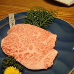 和牛 まつした - ●おまかせコース 8,500円(前菜・和牛ﾚｽﾃｰｷ・上塩ﾀﾝ・ﾈｷﾞ塩ﾀﾝｶﾙﾋﾞ・ｽﾃｰｷｶｯﾄ・焼しゃぶ・焼すき・ﾀﾚ焼・味噌焼比べ・和牛寿司)＋追加単品 ホルモン盛合せ 500円x4=10,500円 2019年02月