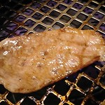 和牛 まつした - ●おまかせコース 8,500円(前菜・和牛ﾚｽﾃｰｷ・上塩ﾀﾝ・ﾈｷﾞ塩ﾀﾝｶﾙﾋﾞ・ｽﾃｰｷｶｯﾄ・焼しゃぶ・焼すき・ﾀﾚ焼・味噌焼比べ・和牛寿司)＋追加単品 ホルモン盛合せ 500円x4=10,500円 2019年02月