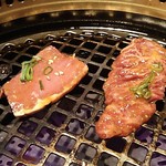 和牛 まつした - ●おまかせコース 8,500円(前菜・和牛ﾚｽﾃｰｷ・上塩ﾀﾝ・ﾈｷﾞ塩ﾀﾝｶﾙﾋﾞ・ｽﾃｰｷｶｯﾄ・焼しゃぶ・焼すき・ﾀﾚ焼・味噌焼比べ・和牛寿司)＋追加単品 ホルモン盛合せ 500円x4=10,500円 2019年02月