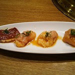 和牛 まつした - ●おまかせコース 8,500円(前菜・和牛ﾚｽﾃｰｷ・上塩ﾀﾝ・ﾈｷﾞ塩ﾀﾝｶﾙﾋﾞ・ｽﾃｰｷｶｯﾄ・焼しゃぶ・焼すき・ﾀﾚ焼・味噌焼比べ・和牛寿司)＋追加単品 ホルモン盛合せ 500円x4=10,500円 2019年02月