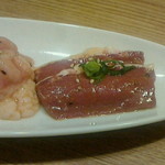 和牛 まつした - ●おまかせコース 8,500円(前菜・和牛ﾚｽﾃｰｷ・上塩ﾀﾝ・ﾈｷﾞ塩ﾀﾝｶﾙﾋﾞ・ｽﾃｰｷｶｯﾄ・焼しゃぶ・焼すき・ﾀﾚ焼・味噌焼比べ・和牛寿司)＋追加単品 ホルモン盛合せ 500円x4=10,500円 2019年02月