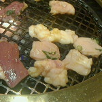 和牛 まつした - ●おまかせコース 8,500円(前菜・和牛ﾚｽﾃｰｷ・上塩ﾀﾝ・ﾈｷﾞ塩ﾀﾝｶﾙﾋﾞ・ｽﾃｰｷｶｯﾄ・焼しゃぶ・焼すき・ﾀﾚ焼・味噌焼比べ・和牛寿司)＋追加単品 ホルモン盛合せ 500円x4=10,500円 2019年02月