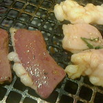 和牛 まつした - ●おまかせコース 8,500円(前菜・和牛ﾚｽﾃｰｷ・上塩ﾀﾝ・ﾈｷﾞ塩ﾀﾝｶﾙﾋﾞ・ｽﾃｰｷｶｯﾄ・焼しゃぶ・焼すき・ﾀﾚ焼・味噌焼比べ・和牛寿司)＋追加単品 ホルモン盛合せ 500円x4=10,500円 2019年02月