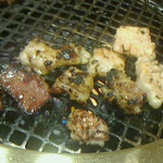 和牛 まつした - ●おまかせコース 8,500円(前菜・和牛ﾚｽﾃｰｷ・上塩ﾀﾝ・ﾈｷﾞ塩ﾀﾝｶﾙﾋﾞ・ｽﾃｰｷｶｯﾄ・焼しゃぶ・焼すき・ﾀﾚ焼・味噌焼比べ・和牛寿司)＋追加単品 ホルモン盛合せ 500円x4=10,500円 2019年02月