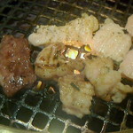 和牛 まつした - ●おまかせコース 8,500円(前菜・和牛ﾚｽﾃｰｷ・上塩ﾀﾝ・ﾈｷﾞ塩ﾀﾝｶﾙﾋﾞ・ｽﾃｰｷｶｯﾄ・焼しゃぶ・焼すき・ﾀﾚ焼・味噌焼比べ・和牛寿司)＋追加単品 ホルモン盛合せ 500円x4=10,500円 2019年02月