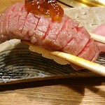 和牛 まつした - ●おまかせコース 8,500円(前菜・和牛ﾚｽﾃｰｷ・上塩ﾀﾝ・ﾈｷﾞ塩ﾀﾝｶﾙﾋﾞ・ｽﾃｰｷｶｯﾄ・焼しゃぶ・焼すき・ﾀﾚ焼・味噌焼比べ・和牛寿司)＋追加単品 ホルモン盛合せ 500円x4=10,500円 2019年02月