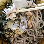 なぜ蕎麦にラー油を入れるのか。 - ネギ・ゴマ・海苔・天かす