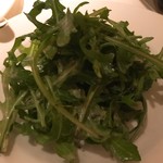 コート ドール - パイ包みの付け合わせのルッコラのサラダ