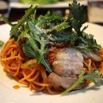 ビストロ カシ - 豚バラと春菊のトマトソースパスタ