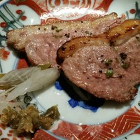 蕎麦懐石 無庵 - 炙り鴨、薬味を添えて。
