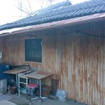 金剛園 - これが金剛園である。まだ暖簾がかかる前の入口側ね。マジだよ。