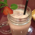 ベンガルタイガー - いちごのラッシーも爽やかな甘さとボリュームたっぷり