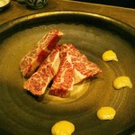 肉ト小料理 馴れうし - 極みの特上ハラミ  厚切りです。