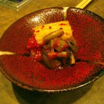 肉ト小料理 馴れうし - セロリと白菜のキムチ。ほどほどに漬かったセロリが旨い。