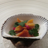 Fine bouche - 山口県産赤貝にトマトとビーツのジュレ