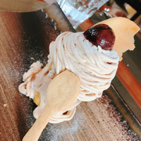 KOST - 渋皮栗のマロンパイ モンブラン仕立て