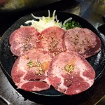 神保町食肉センター - ﾀﾝ塩