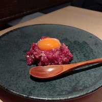 和牛焼肉じろうや 介 wagyu&sake 名古屋駅前本店 - 炙りユッケ  少なくなった？気のせい？