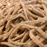 季より - 黒い お蕎麦の殻が 見えます