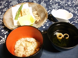 Kamogawa - 秋刀魚蓮根挟み揚げ・渦巻麸の汁物・松茸御飯・香物　二種盛