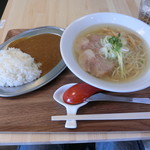 大衆食堂 中華そばとおコメの店 メシケン。 - 中華そばとメシケンカレー