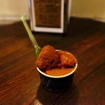 ジェラテリア アクオリーナ - カカオキャラメル ベネズエラ ストラチョコレートの3種盛り（670円）税込