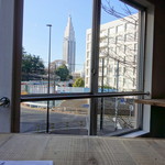 新宿ダイアログ - ドコモタワーと新宿御苑の緑