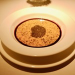 コート ドール - フランス ヴォークリューズ産トリュフのかき卵 ワインソース（8500円）+8%+10％