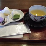 Nanuka Machi Sabou Yui - 町巡りスイーツのセット  雪うさぎプラス自家製焙じ茶  ワンコインです