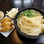 あずみうどん - ごぼう天うどんといなりです。(2019年2月)