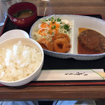 レストラン オーシャン - 本日の日替ランチ880円 おろしハンバーグ&イカリング