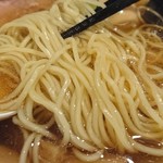 翔鶴 - 全粒粉配合の低加水玉子細麺です。