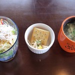 ブロック ブロック ブルー ポイント - この真ん中の平たい皿の方がいいような気がする。