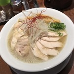 RAMEN 風見鶏 - 鶏白湯魚介特製塩 900円