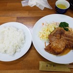 東洋軒 - ポークソテー定食  950円